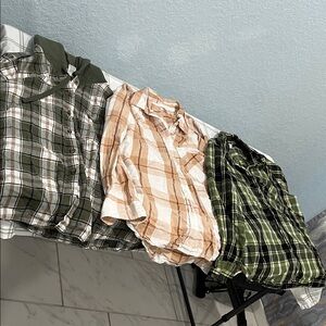 Time and Tru Women's Plaid Button Down Shirts - Green, beige White Size Large